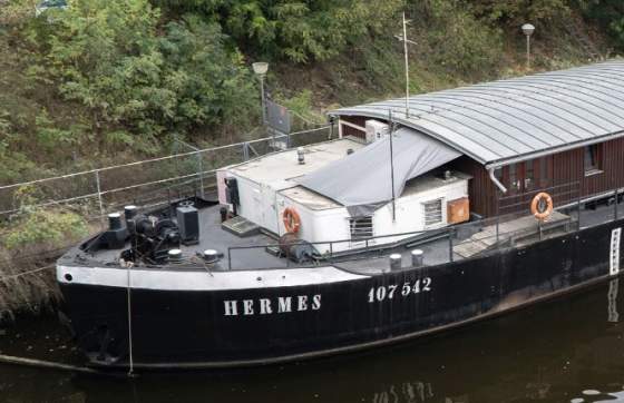 teplo sprcha a druha sanca bezdomovci v prahe nachadzaju utocisko na lodi hermes