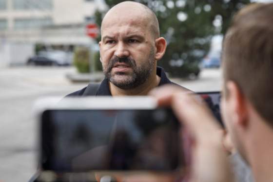 nova politicka strana bratia slovenska je oficialne zaregistrovana jej predsedom je peter pcolinsky