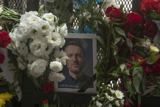 navalnyj mal zomriet po podani silneho toxinu britania avizuje dalsie kroky voci moskve