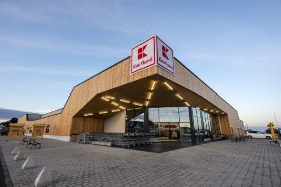 kaufland plni svoje zavazky prinasa stovky milionov eur na domaci trh aj cerstve ovocie a zeleninu pre tisicky deti