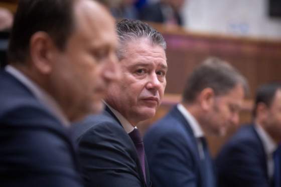 dokazovanie v kauze vniknutia na pozemok exministra mikulca sa skoncilo obzalovany je aj brat postrelenej kadetky