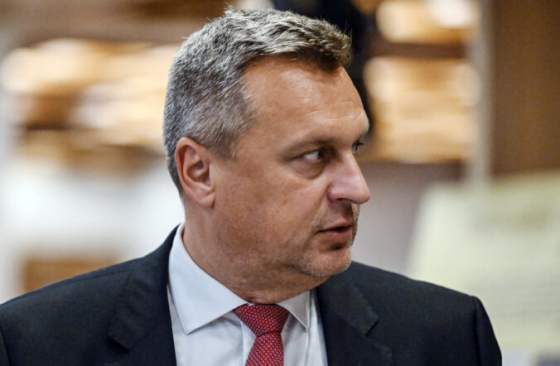 narodniari podporuju poziadavky odborarov policajneho zboru navrhuju zvysit platy o pat percent