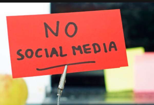 zbohom instagram ci facebook brusel zvazuje zakaz socialnych sieti pre deti uz v roku 2026