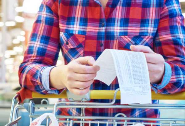 maloobchod ma za sebou mimoriadne slaby rok slovaci nakupuju iba zakladny tovar