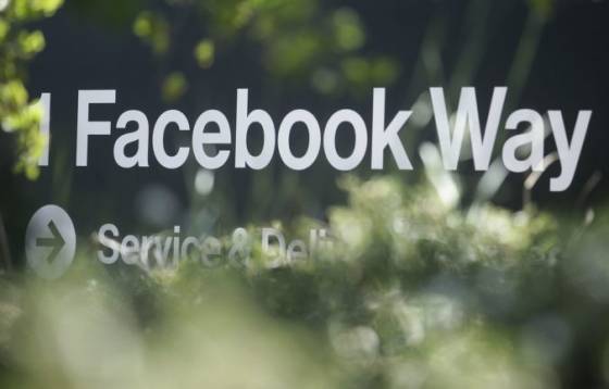 Aplikácie Facebooku lámu rekordy, ale firma aj tak očakáva prepad digitálnej reklamy