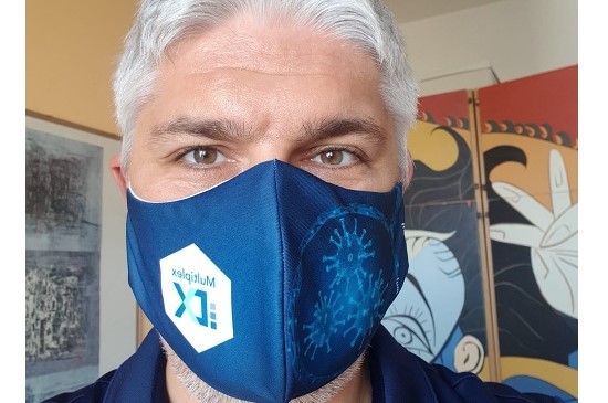 Biochemik Pavol Čekan upokojuje a súčasne vyzýva Slovákov, aby sa nebáli vakcíny AstraZeneca a dali sa ňou zaočkovať.