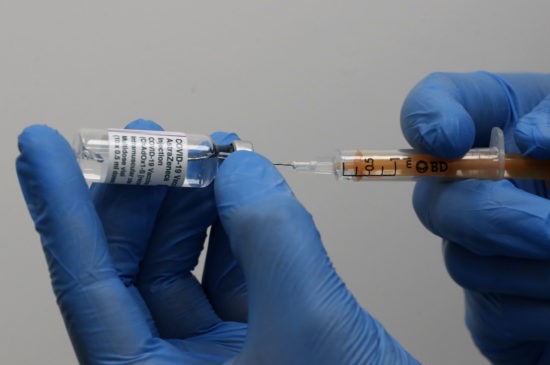 Pri vakcíne AstraZeneca nie sú žiadne náznaky negatívnych vedľajších účinkov, tvrdí šéfka Európskej liekovej agentúry
