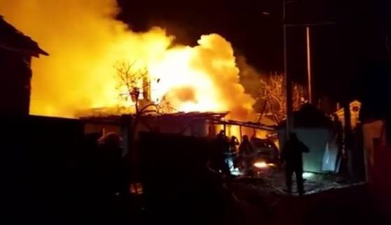 rusky raketovy utok v meste zytomyr zabil civilistov zasiahol obytnu stvrt aj porodnicu video