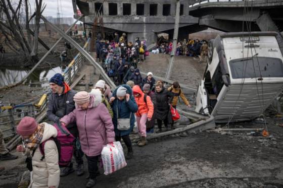 rusi spustili palbu na evakuacny priechod pre civilistov v meste irpin udajne zahynuli dve deti video