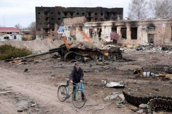 rusi v ukrajinskych mestach terorizuju miestnych aj rabovanim a unosmi