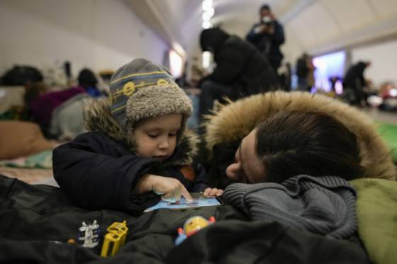 na ukrajine sa podarilo otvorit tri humanitarne koridory rusko pokracuje v deportaciach mariupolcanov nevedno kam