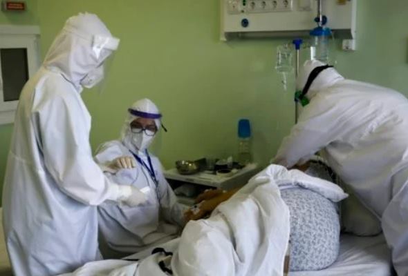 koronavirus na slovensku opat pribudli tisicky infikovanych v nemocniciach stale lezi viac ako 2500 ludi