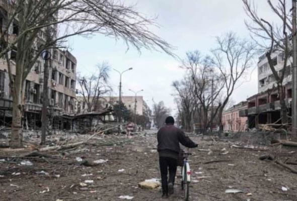 vojna na ukrajine rusi zbombardovali skolu v mariupole kde sa ukryvali stovky ludi