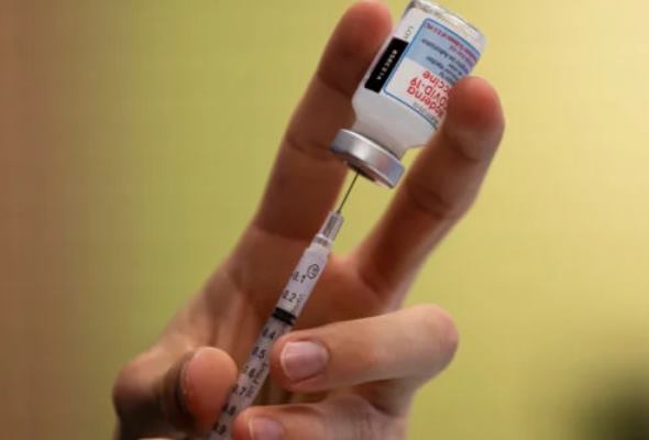 Zníženú dávku vakcíny proti COVID-19 od Moderny by mohli dostať aj najmenšie deti, štúdia preukázala účinnosť 