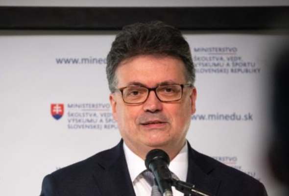 minister horecky z viacerych dovodov stiahol novelu skolskeho zakona z rokovania parlamentu