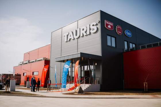 tauris postavil v kosiciach moderne logisticke centrum zefektivni distribuciu znizi dopad na zivotne prostredie a zlepsi pracovne podmienky pre zamestnancov