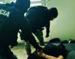 policia zadrzala trojicu drogovych dilerov v okoli bratislavy hrozi im az 15 rokov za mrezami video