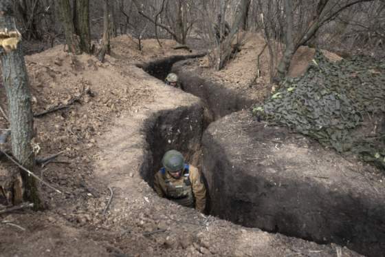 ukrajinci buduju v odeskej oblasti system zakopov a podzemnych krytov nainstalovali aj tisicky dracich zubov