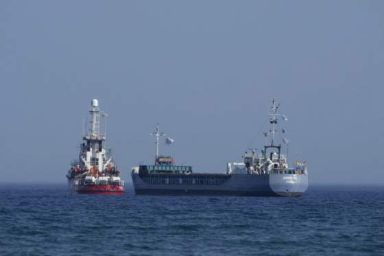 konvoj lodi so 400 tonami humanitarnej pomoci vyplaval z cypru k pasmu gazy organizacie sa snazia zabranit hladomoru