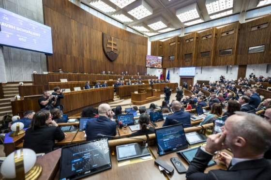 poslanci po vyse troch mesiacoch opat rokuju volit budu predsedu parlamentu ci odvolavat remisovu video