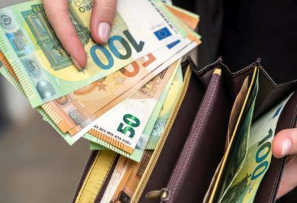 minimalna mzda v buducom roku dosiahne 915 eur tomasa stupanie platov na slovensku tesi video