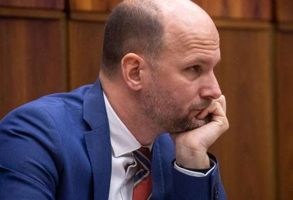 ficova vlada slubovala pokoj a profesionalitu vytvorila vsak podmienky pre danovych podvodnikov tvrdi grendel