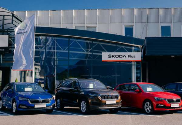 registracie novych vozidiel sa prepadli vo vsetkych kategoriach s naskokom vedie znacka skoda