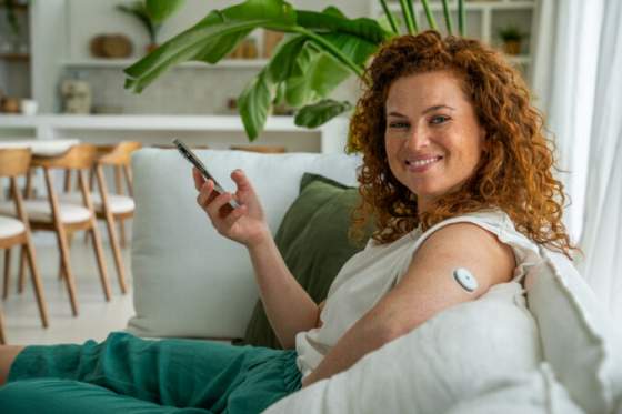 inovativne riesenie cgm od roche je dostupne uz aj na slovensku zivot s diabetom zjednodusi prvy kontinualny glukozovy senzor s podporou ai