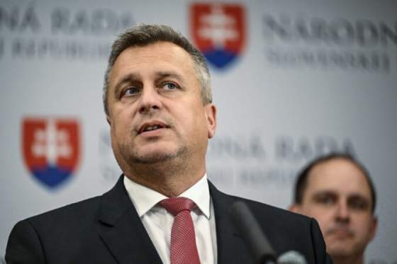 narodniari vyzyvaju fica aby slovensko blokovalo pozicku pre ukrajinu a postavilo sa za madarsko