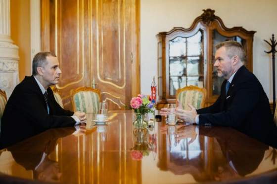 pellegrini sa stretol so zilinkom diskutovali aj o stave slovenska v boji proti korupcii