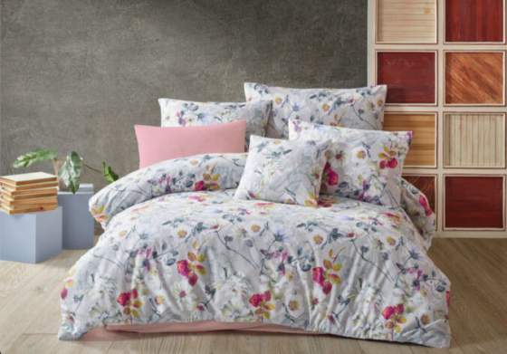 spalna v rozkvete od drobnych vlcich makov az po bohate kvetinove vzory