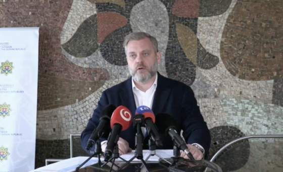 opozicia spochybnuje nakup hasicskych aut krupa upozornuje na cenu aj podozrive platby