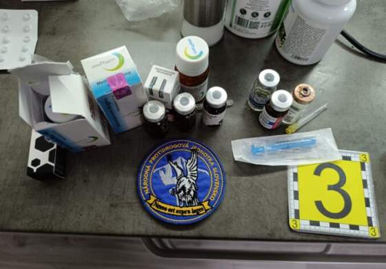 policia pri protidrogovej akcii hlavicka zadrzala sest ludi foto