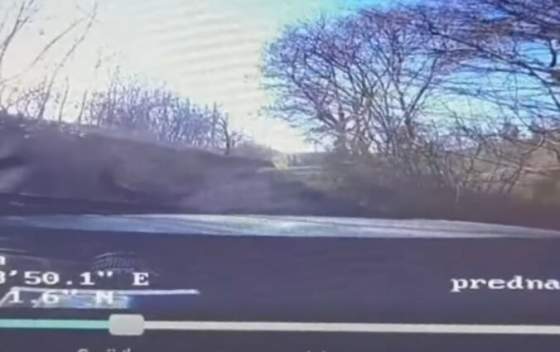 nevodic unikal pred policajtami autom skoncil v rokline prevratili sa aj privolani hasici