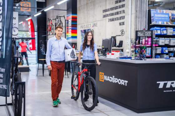 velka noc na bicykli takmer 60 slovenskych rodicov sportuje s detmi na dvoch kolesach