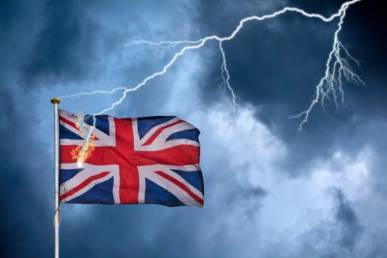 Agentúra S&P nevylučuje zníženie ratingu Británie v prípade neriadeného brexitu
