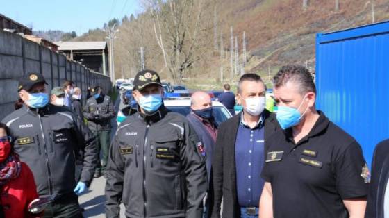 lucansky a mikulec navstivili romske osady riesili aj vydavanie socialnych davok cez slovensku postu