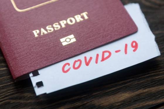 Covid pasy rozdeľujú Slovákov do dvoch táborov, zaočkovať sa však chce až 70 percent ľudí (video)