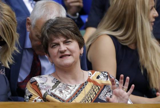 Severoírska líderka Fosterová oznámila rezignáciu, jedným z dôvodov je aj nezvládanie dopadov brexitu
