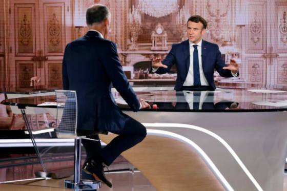 prezidentske volby vo francuzsku vrcholia le penova sa pomaly dotahuje na macrona