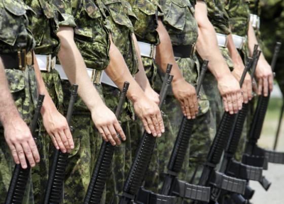 kanada posle do polska 150 vojakov pomozu s ukrajinskymi utecencami