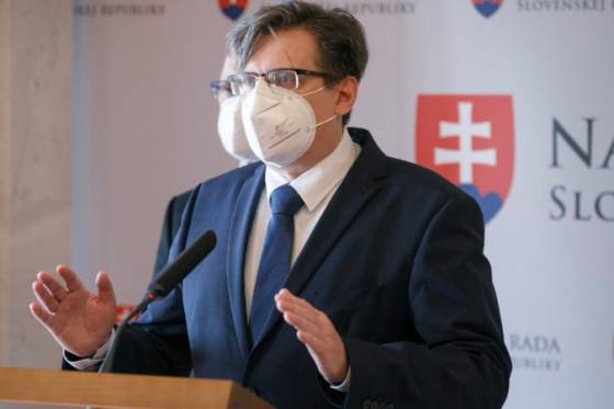 urad na ochranu oznamovatelov protispolocenskej cinnosti pozna podla vetraka len sedem percent slovakov