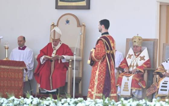 papez frantisek prijal zrieknutie sa uradu vladyku babjaka menoval bratislavskeho eparchu rusnaka