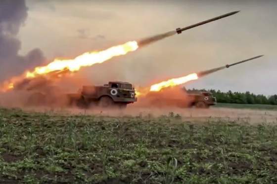 rusi utocili v osmich ukrajinskych oblastiach palili z minometov tankov diel ci raketami s 300