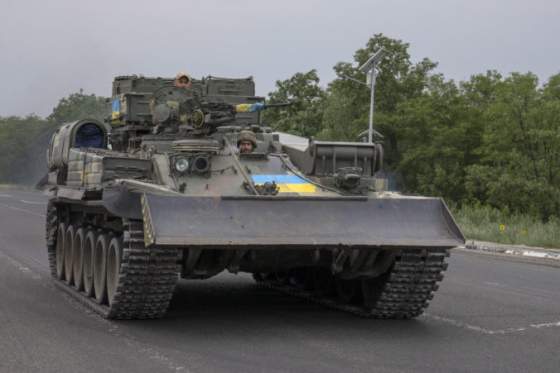 spojenci nato uz ukrajine poslali 98 percent prislubenych bojovych vozidiel a obrovske mnozstva municie