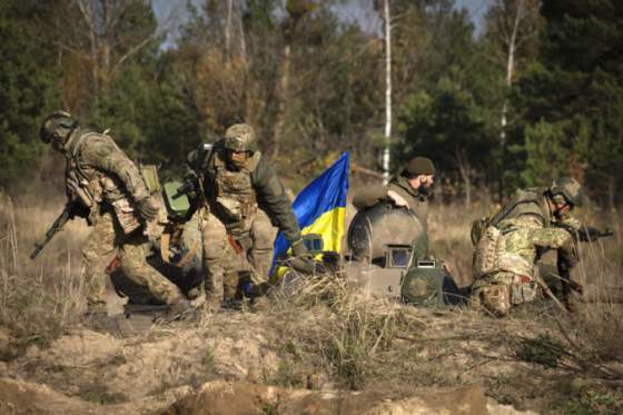 ukrajina potrebuje viac zbrani ruskym vojskam sa moze podarit znicit ich frontovu liniu