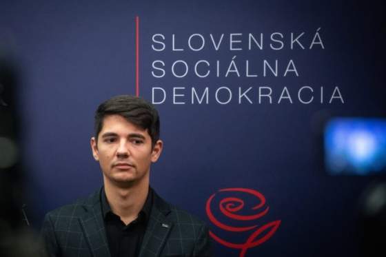 Erik Kaliňák požiadal SIS o preverenie účtov novinárov, Šutaj Eštok hovorí o mladíckej nerozvážnosti (video)