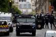 iransky konzulat v parizi obklucila policia zadrzala podozriveho muza s vybusninou video
