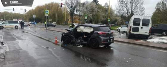 auto sa zrazilo s nakladiakom 64 rocny vodic nehodu neprezil foto