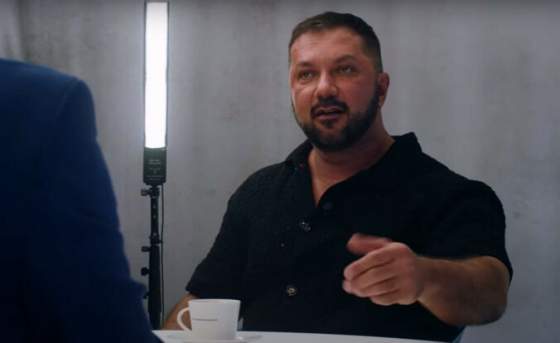 vyhlasenia k politickej situacii uz v divadle gunagu necitaju tvrdi herec viktor horjan video
